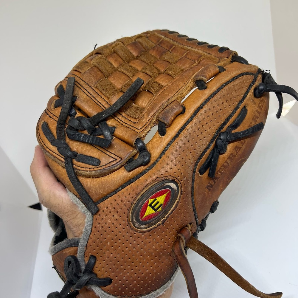 Easton natural NAT125  12.5” pattern baseball glove Leather RHT